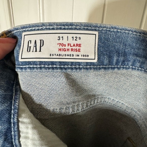 Gap- 70’s Flare High Rise Jeans - Picture 9 of 10
